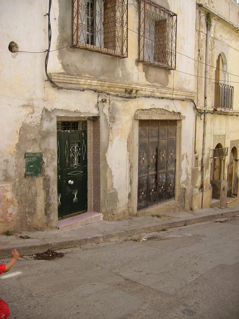 ORAN 2004 RUE DE L ALMA D ANGE MUNOZ 02 AU NO 12.jpg